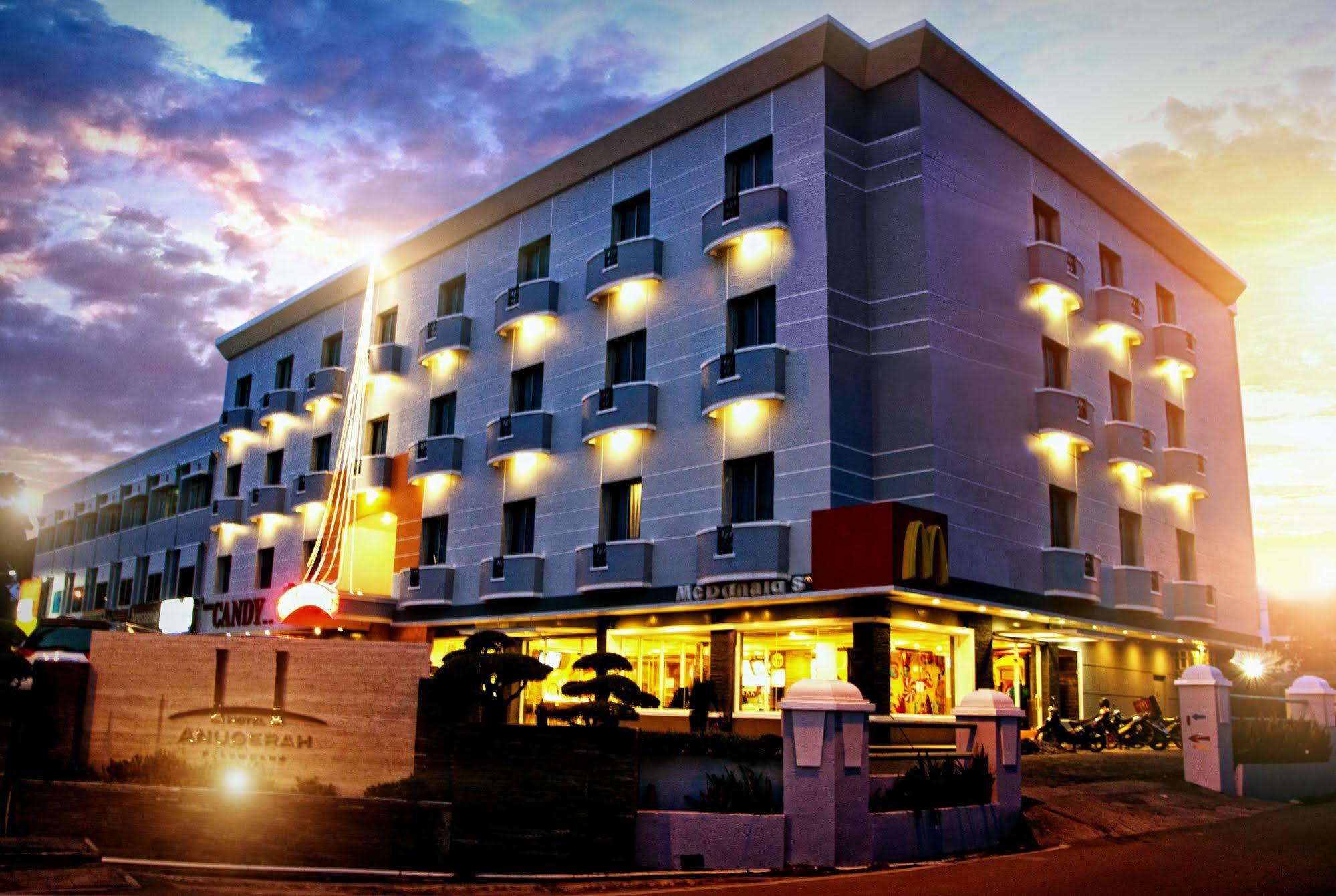 Hotel Anugerah Palembang Exterior foto