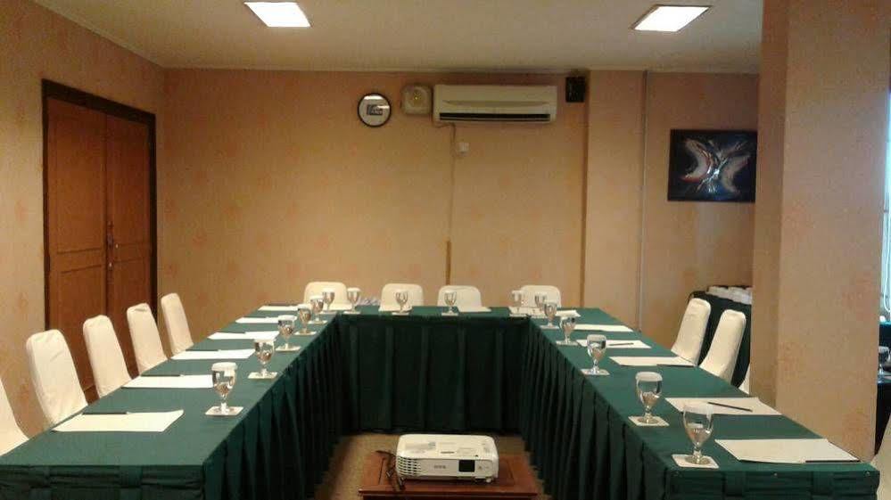 Hotel Anugerah Palembang Exterior foto